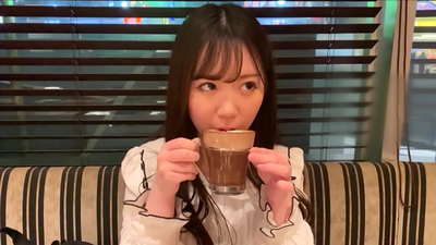 Mae hi'n ffrind oedd yn perthyn i'r un clwb yn y brifysgol.A hi yw'r ferch fwyaf deniadol yn y clwb.Mae awyrgylch rhywiol Japaneaidd yma.